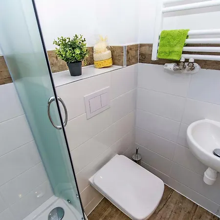 Rout 5 Min To Old Town *